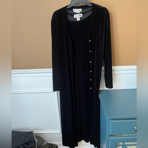 VTG Ronni Nicole Black Velvet Maxi Dress w/Matching Velvet Long Cardigan Size 16 - Picture 2 of 8